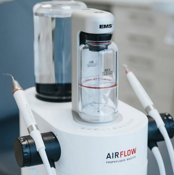 Airflow tooth polishing at Morrin Dental in Newcastle